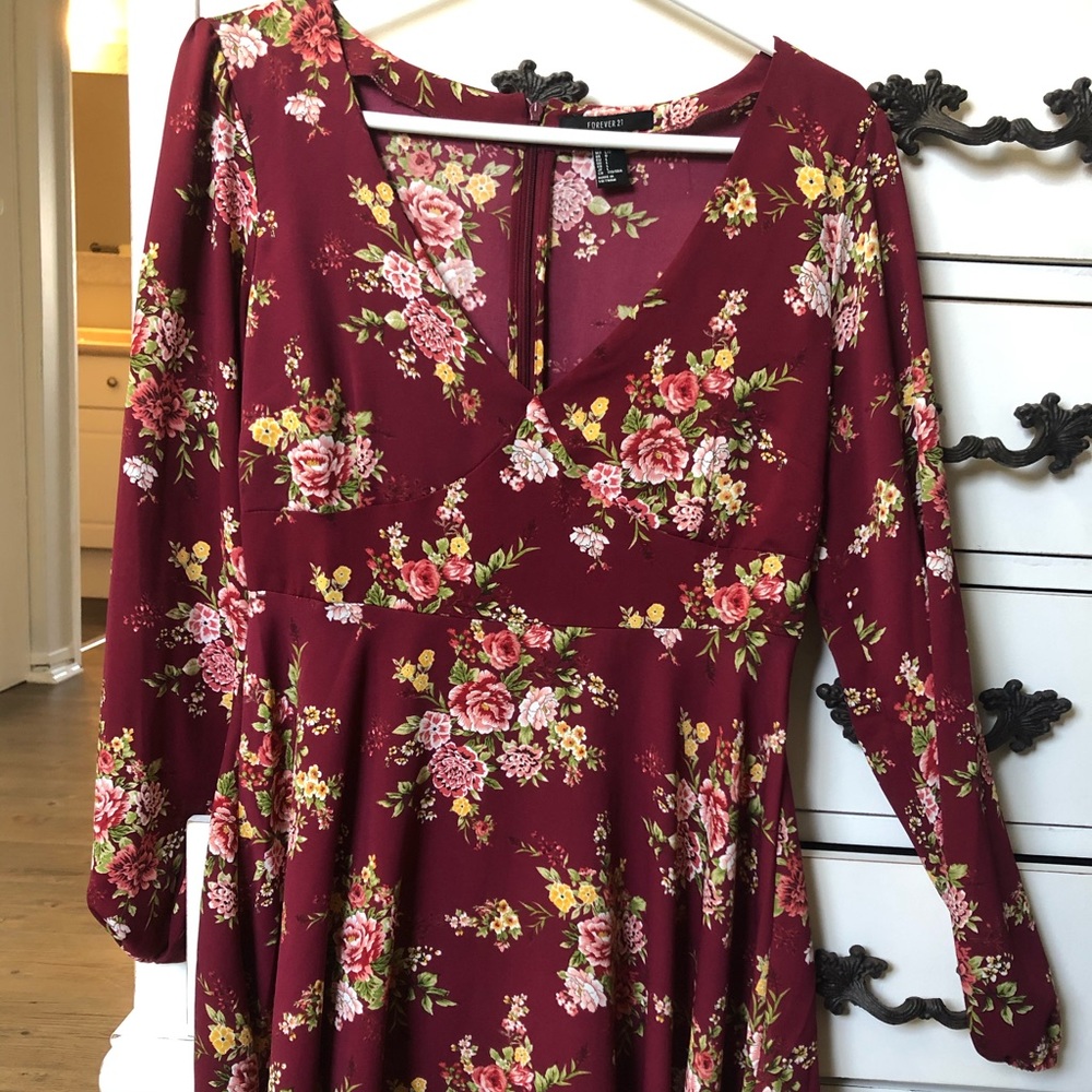 ๐2 for $25๐ Forever21 Floral Dress - Picture 2 of 2